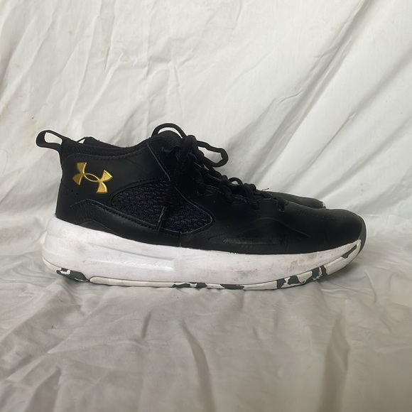 Black basketball shoes - Picture 4 of 9